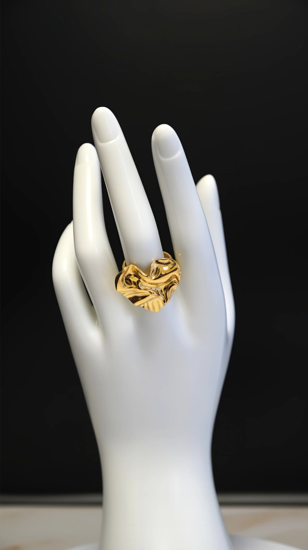 ANELLO GEOMETRICO IRREGOLARE A CUORE