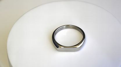 ANELLO GEOMETRICO A FEDE CON SIGILLO PERSONALIZZABILE