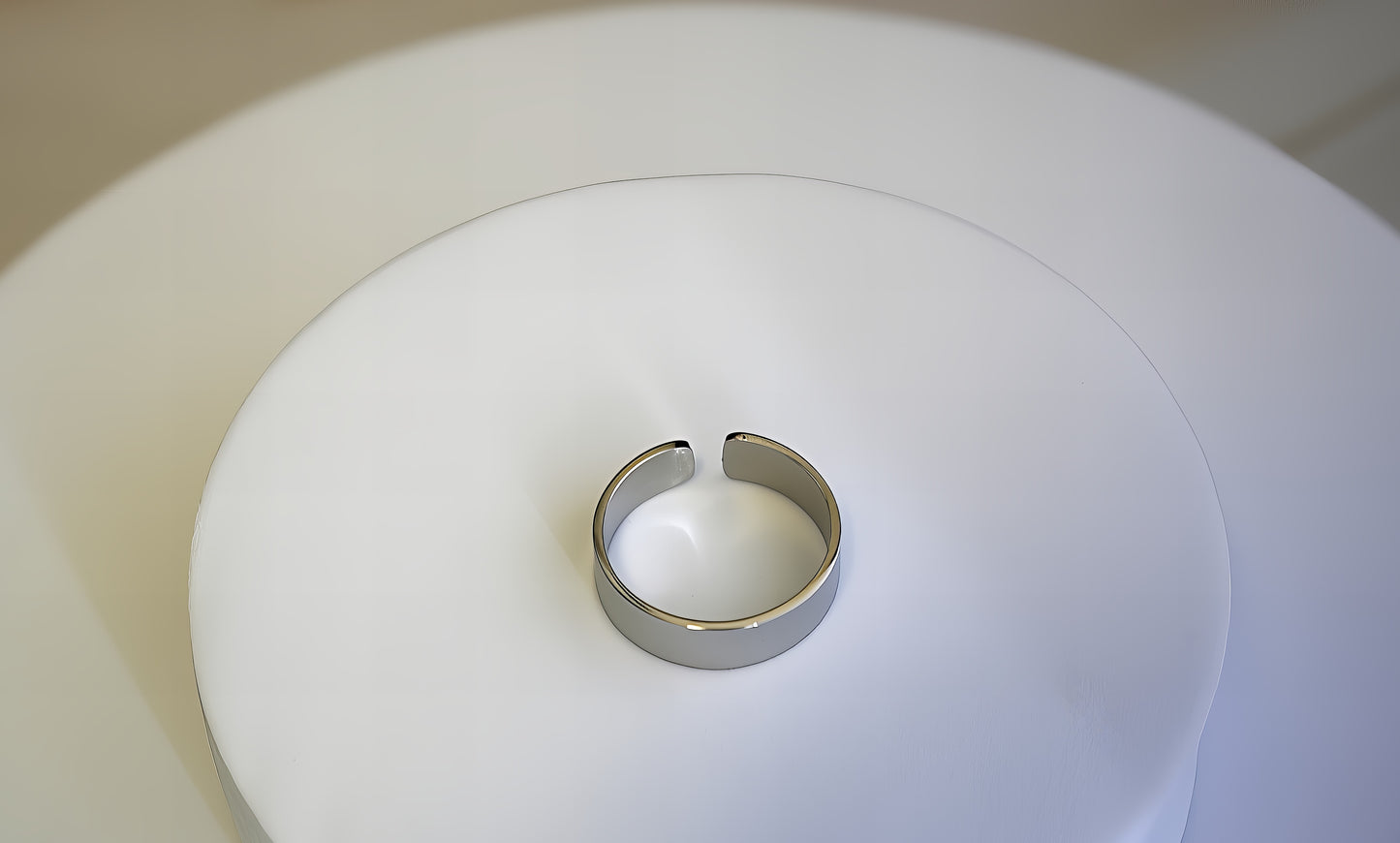 ANELLO GEOMETRICO A FASCIA APERTA PERSONALIZZABILE