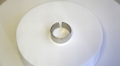 ANELLO GEOMETRICO A FASCIA APERTA PERSONALIZZABILE