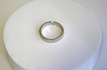 ANELLO GEOMETRICO A FASCIA APERTA PERSONALIZZABILE