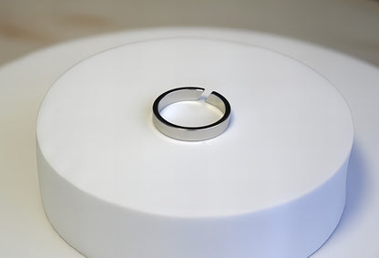 ANELLO GEOMETRICO A FASCIA APERTA PERSONALIZZABILE