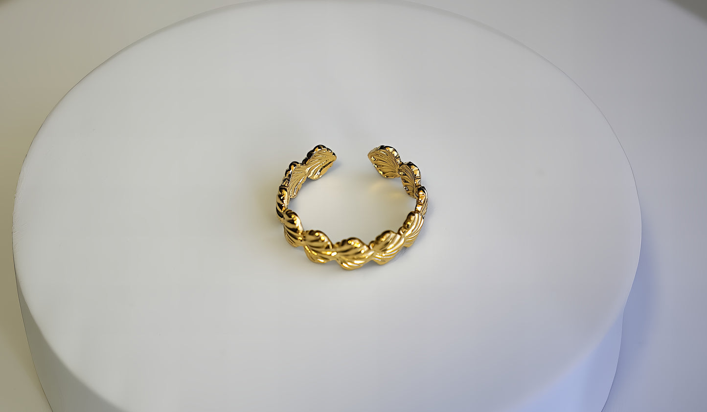 ANELLO A FEDINA CON CONCHIGLIE MULTIPLE