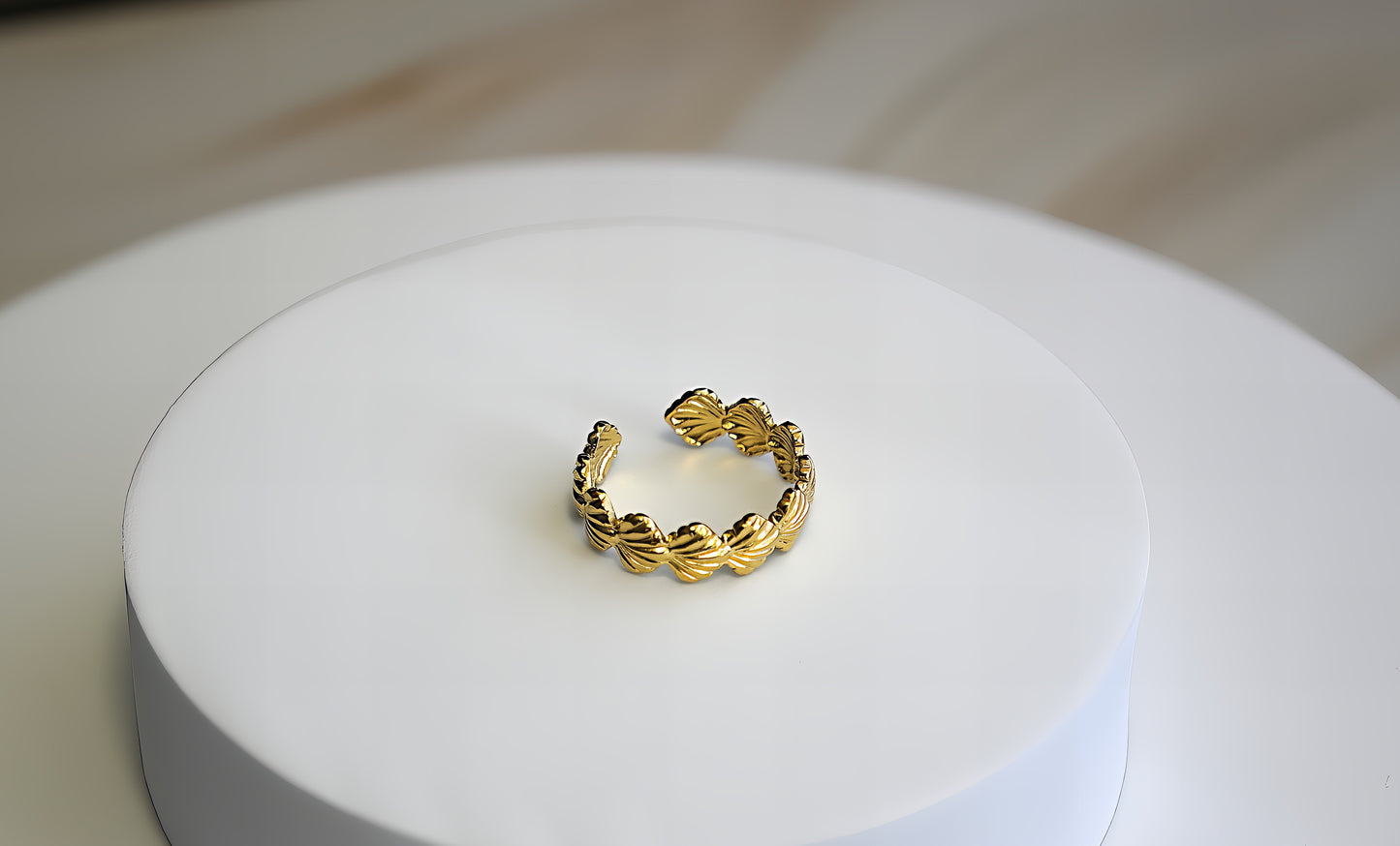 ANELLO A FEDINA CON CONCHIGLIE MULTIPLE