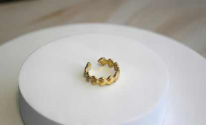 ANELLO A FEDINA CON CONCHIGLIE MULTIPLE