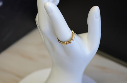 ANELLO A FEDINA CON CONCHIGLIE MULTIPLE