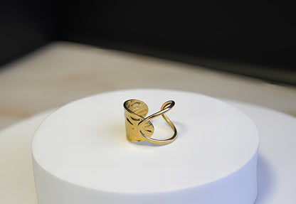 ANELLO A MEZZA FASCIA ASIMMETRICA