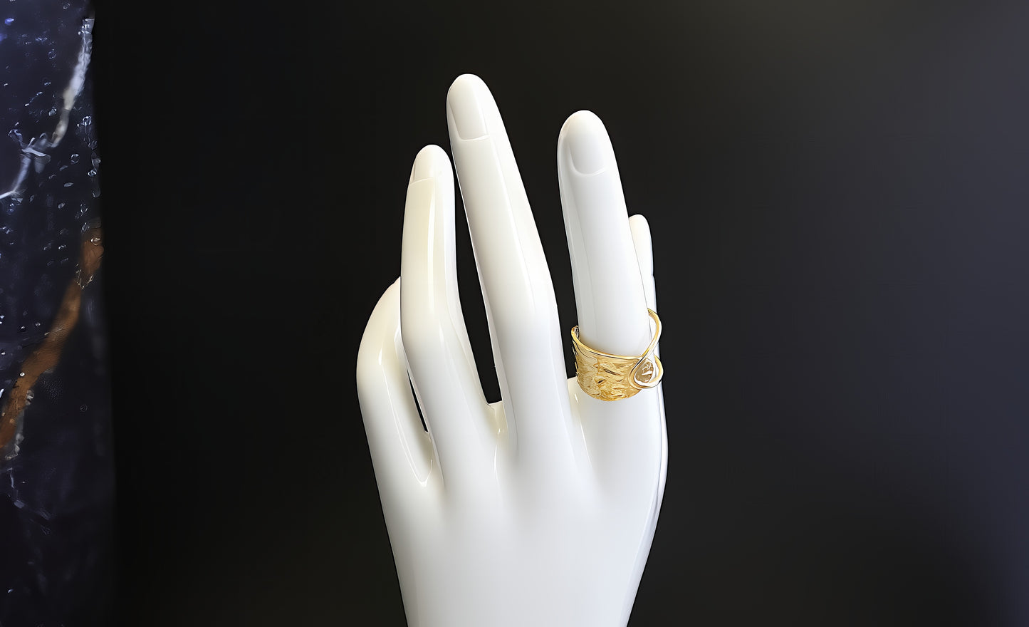 ANELLO A MEZZA FASCIA ASIMMETRICA