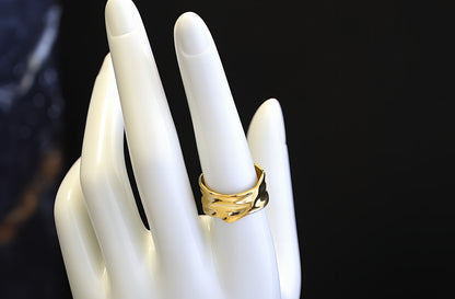 ANELLO GEOMETRICO A FASCIA MARTELLATA