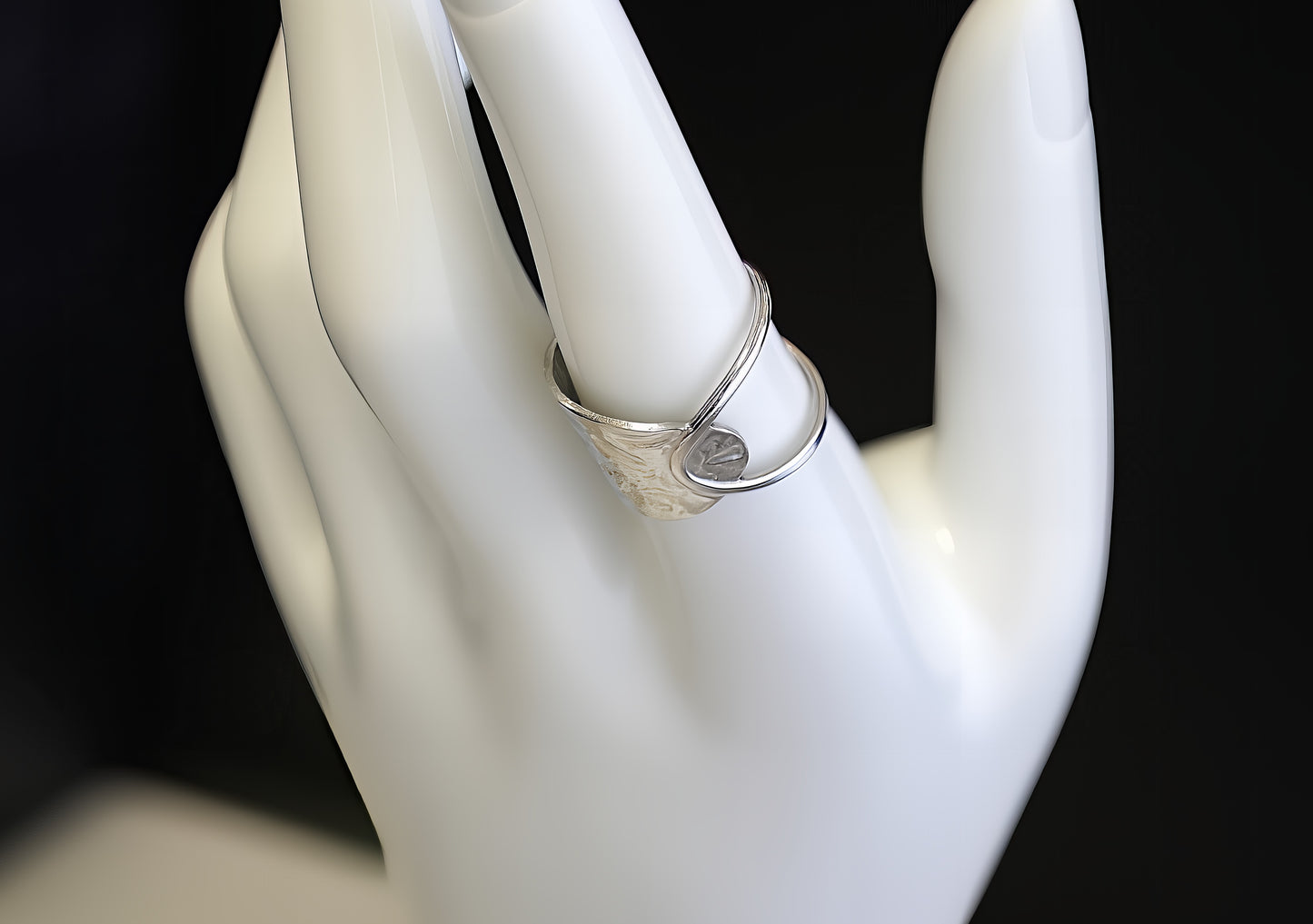 ANELLO A MEZZA FASCIA ASIMMETRICA