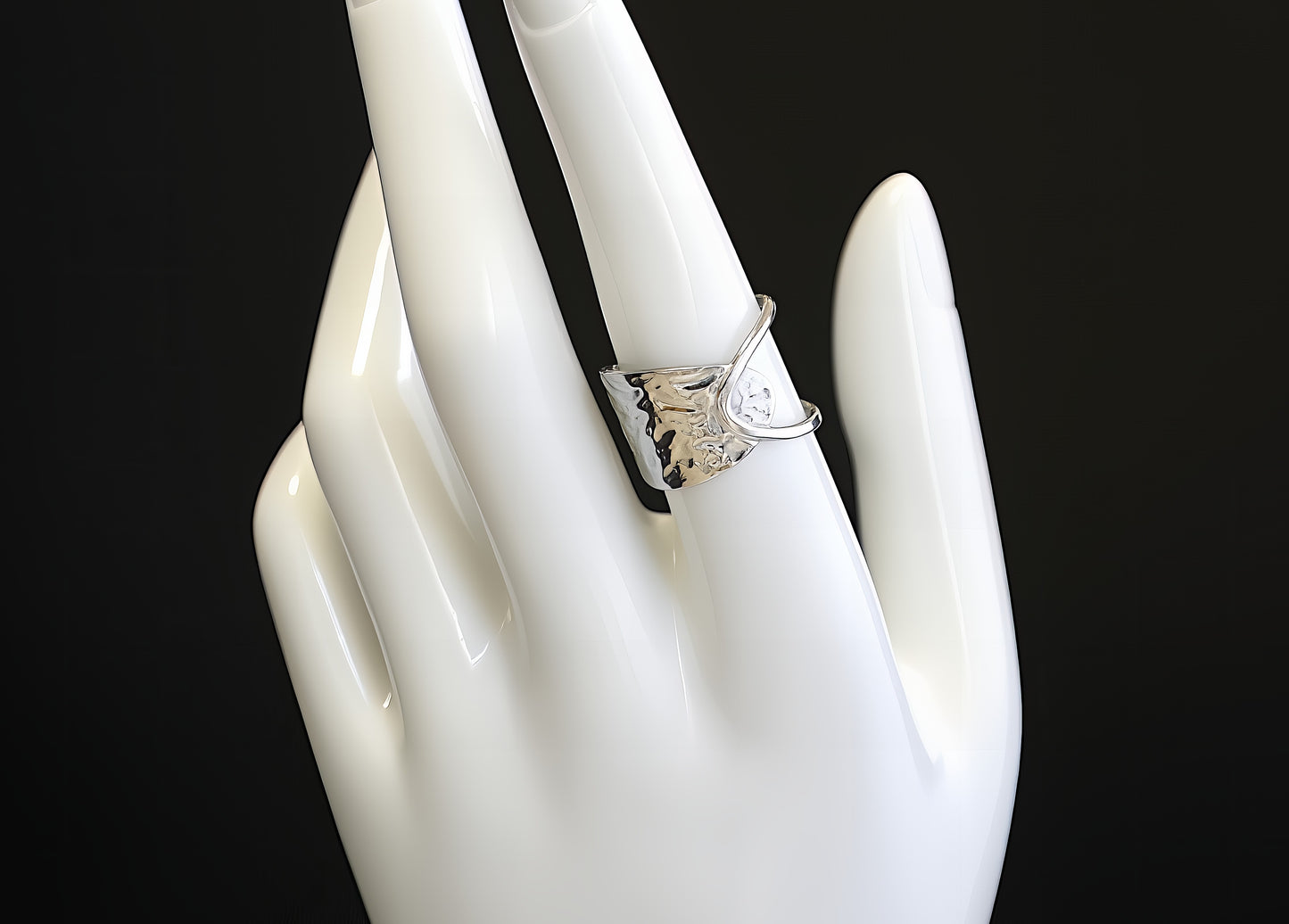 ANELLO A MEZZA FASCIA ASIMMETRICA