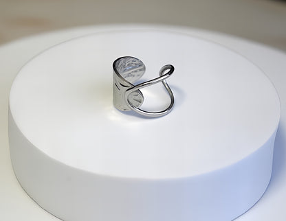 ANELLO A MEZZA FASCIA ASIMMETRICA