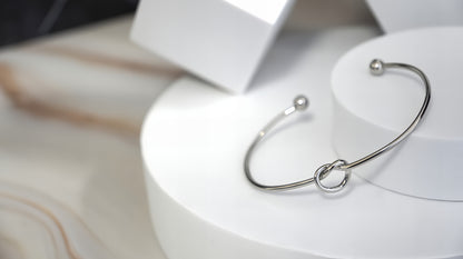 BRACCIALE A FILO CON NODO