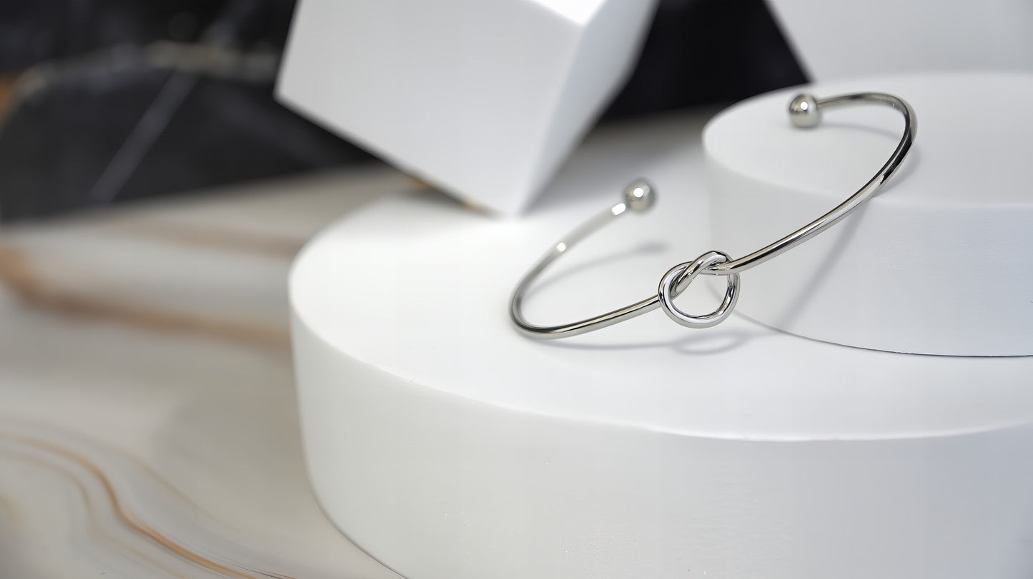 BRACCIALE A FILO CON NODO