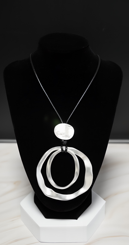 COLLANA GEOMETRICA CON PENDENTE A CERCHI