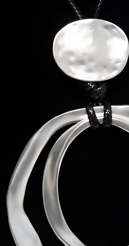 COLLANA GEOMETRICA CON PENDENTE A CERCHI