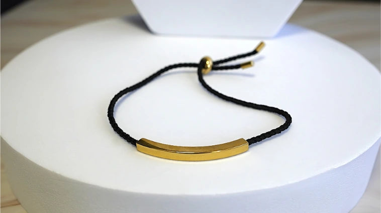 BRACCIALE IN CORDA CON PLACCHETTA PERSONALIZZABILE